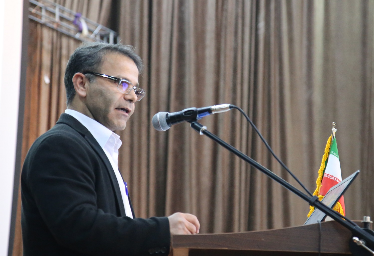 إعادة انتخاب الدكتور محسن عادلی كأحد الأساتذة البارزين في جامعة لورستان