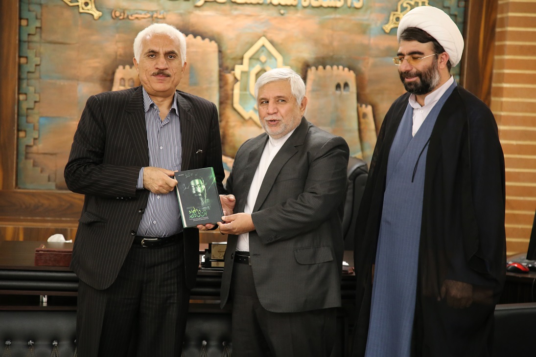لقاء نائب رئيس المعهد الدولي للمعاهد الثورية الإسلامية مع رئيس جامعة لورستان